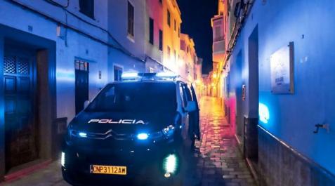 policia Un vehículo de la Policía Nacional en un turno de noche