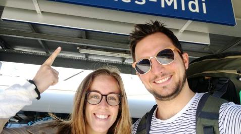 Marta Roig Estrada y su pareja tras llegar a Bruselas después de tres semanas atrapados en Sudáfrica Marta Roig Estrada y su pareja tras llegar a Bruselas después de tres semanas atrapados en Sudáfrica