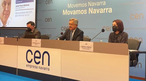 CENNavarra De izda. a dcha., Javier Ponce, director general del CDTI, Juan Miguel Sucunza, presidente de CEN, Agurtzane Martínez, directora general de Innovación del Gobierno de Navarra