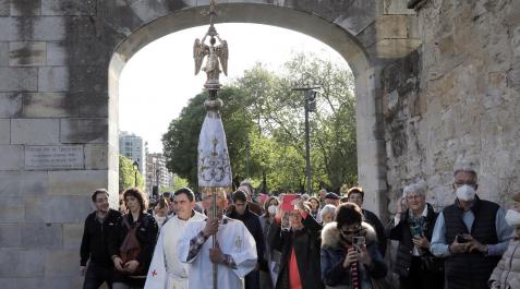 AralarPna /3 Llegada del Ángel de Aralar a Pamplona y recibimiento en el Bosquecillo