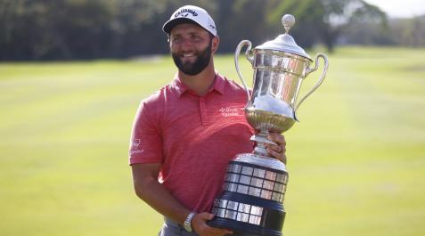 Jon-Rahm-mexico El golfista español Jon Rahm posa con el trofeo tras ganar el Mexico Open at Vidanta, en Puerto Vallarta
