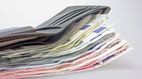 cartera Quedarse dinero encontrado en la calle es delito