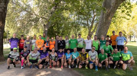 El grupo de corredores que comenzó ayer a las 9.00 horas la Quedada Solidaria en la Vuelta del Castillo El grupo de corredores que comenzó ayer a las 9.00 horas la Quedada Solidaria en la Vuelta del Castillo