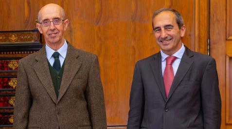 foto-nombramiento-ADA José María Bastero y Alfonso Sánchez-Tabernero, anterior y nuevo presidente de la Asociación de Amigos de la Universidad de Navarra