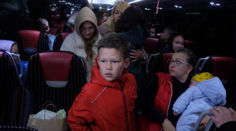 Primeros refugiados ucranianos que vuelven a su país desde Navarra El autobús ha partido desde Berrioplano la pasada madrugada