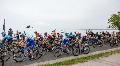 giro 2022 El pelotón, en la etapa del 8 de mayo del Giro 2022