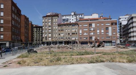 solar-termitas-burlada Solar entre las calles Santa Quiteria, Hilarión Eslava y Joaquín Azcárate en el que el Ayuntamiento de Burlada quiere construir un parking subterráneo