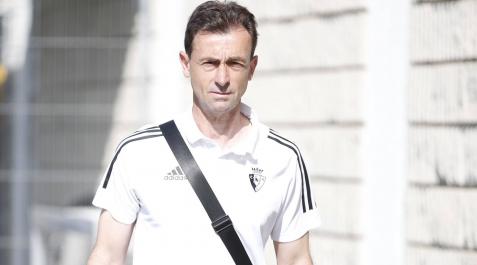 santi-castillejo El entrenador del Promesas, Santi Castillejo, el domingo a su llegada a Tajonar antes del partido