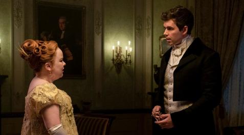 099c5090-3a3b-4b90-917a-4873641edac6_alta-libre-aspect-ratio_default_0 Colin Bridgerton (Luke Newton) y Penelope Featherington (Nicola Coughlan), en ’Los Bridgerton’