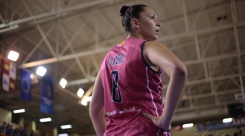 Irati Etxarri en la vuelta de las seminales de los playoffs de la Liga Femenina Endesa entre el Perfumerías Avenida y el Cadí la Seu