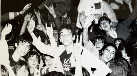 Miguel Ríos, en el escenario de la Plaza de Toros en 1982