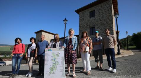 La presentación oficial del nuevo producto turístico de Esteribar se celebró en el Palacio de Olloki. La presentación oficial del nuevo producto turístico de Esteribar se celebró en el Palacio de Olloki.