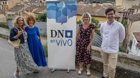 comercio Desde la izquierda, las comerciantes Esther Calatayud y Elena Etxalar junto a la directora general de Comercio, Maitena Ezkutari y el concejal de Estella de Desarollo Económico, Pablo Ezkurra