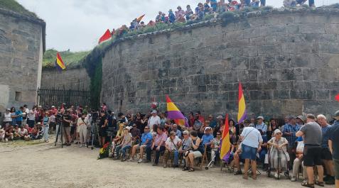 SCristobal Familiares de presos durante el acto en el fuerte de San Cristóbal