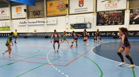 Balonmano Imagen del choque entre Sporting La Rioja y Gurpea Beti Onak que finalizó con el resultado de 23-23
