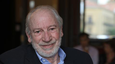 El autor de ‘Hora de partir. Un duelo anticipado’, Luis Arbea, en el Nuevo Casino de Pamplona El autor de ‘Hora de partir. Un duelo anticipado’, Luis Arbea, en el Nuevo Casino de Pamplona