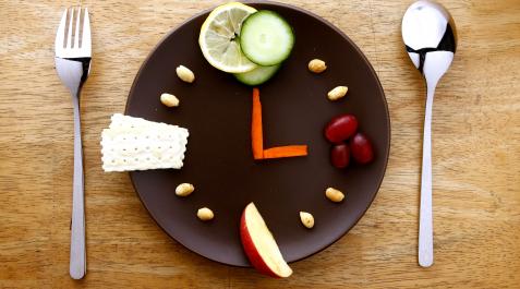 alimentacion-dieta-sana-comida La frecuencia de las comidas y su regularidad se relacionan con un menor índice de masa corporal y una menor acumulación de grasa.