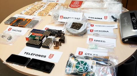 DrogaPForal Material incautado junto al arma las distintas drogas en la operación
