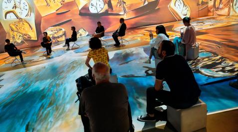 dali-cibernetico Presentación de la experiencia 'Dalí Cibernético', un viaje inmersivo por la mente del artista a través de proyecciones de gran formato, instalaciones interactivas, hologramas, realidad virtual e inteligencia artificial