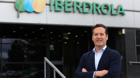 Eduardo Ryan Murua, en la entrada a las oficinas del área de distribución de Iberdrola, en la sede de la compañía en el polígono de Landaben de Pamplona Eduardo Ryan Murua, en la entrada a las oficinas del área de distribución de Iberdrola, en la sede de la compañía en el polígono de Landaben de Pamplona