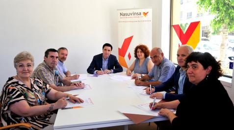 Representantes municipales firman su adhesión al programa Elena ayer en Tafalla Representantes municipales firman su adhesión al programa Elena ayer en Tafalla