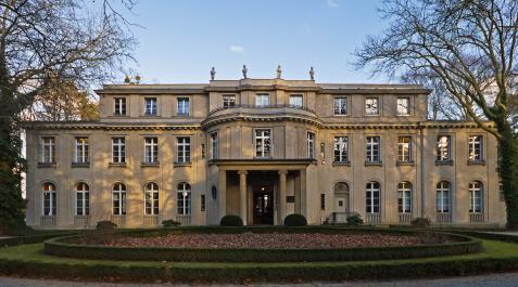 Mansion Mansión en Berlín-Wannsee, Alemania, también conocida como la Casa de la Conferencia de Wannsee