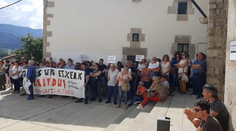 Concentración en Irurtzun en protesta por la atención sanitaria de la zona de Sakana Concentración en Irurtzun en protesta por la atención sanitaria de la zona de Sakana