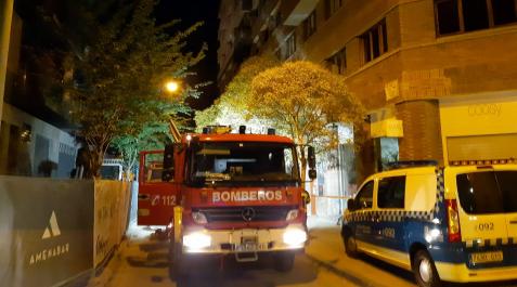 Incendio en la calle Alhondiga Camión de Bomberos en la calle Alhóndiga
