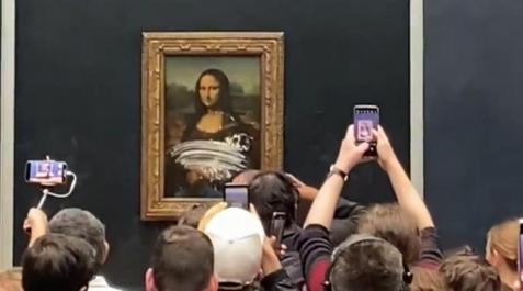 gioconda Atacan 'La Gioconda' en el Louvre con una tarta.