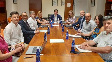 Consejo-Trabajo-Autonomo El consejero de Desarrollo Económico y Empresarial, Mikel Irujo, junto a los miembros del Consejo del Trabajo Autónomo de Navarra
