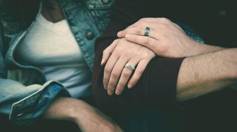 pareja Cada año, mil parejas acuden la Unidad de Reproducción Asistida del Hospital Universitario de Navarra
