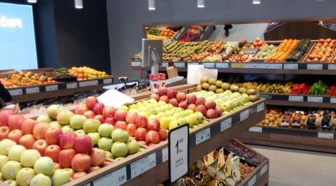 supermercado-BM-fruta Sección de frutería de un supermercado BM