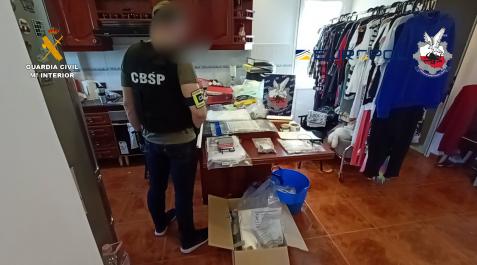 operación en canarias La Guardia Civil ha intervenido en los registros numerosa documentación notarial y de carácter económico, así como dispositivos informáticos y electrónicos