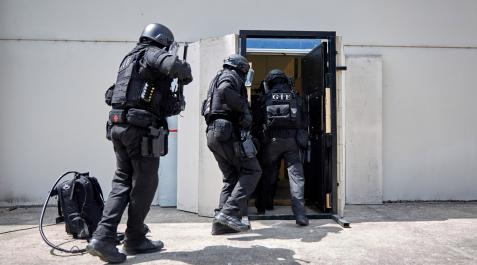 simulacro policía foral Simulacro de intervención en las instalaciones de la Policía Foral en Sangüesa