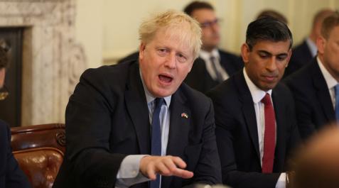 boris johnson El primer ministro británico, Boris Johnson, en la primera reunión con sus ministros tras superar la moción de censura interna