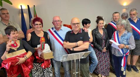Autoridades roncalesas y francesas, en el acto de hermanamiento celebrado el sábado en Mauleón Autoridades roncalesas y francesas, en el acto de hermanamiento celebrado el sábado en Mauleón