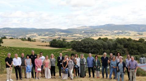 Participantes en la presentación de la aplicación ´RuralAway’ en las Bodegas Aroa en Zurucuáin Participantes en la presentación de la aplicación ´RuralAway’ en las Bodegas Aroa en Zurucuáin