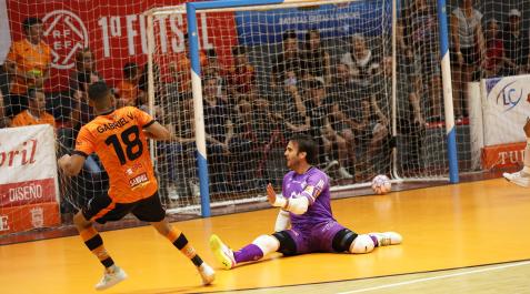Aspil3 Gabriel Vasques batió así a Barrón para hacer el 3-1