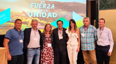 uagn2 La ejecutiva de UAGN con Pedro Barato, presidente de ASAJA, en el centro