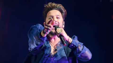 manuel-carrasco El cantante Manuel Carrasco ha batido el récord de asistencia a un concierto de un solo artista en España, al reunir a 74.345 espectadores este sábado en el estadio de la Cartuja de Sevilla