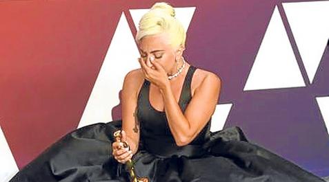 Lady Gaga durante los premios Oscar Lady Gaga durante los premios Oscar