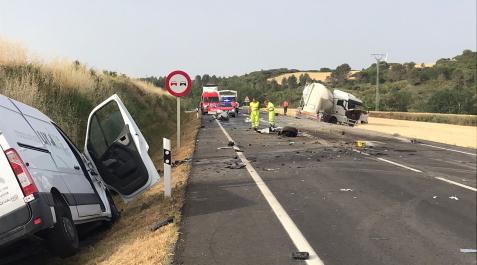 Fotos del grave accidente en la N-121 entre Barásoain y Pueyo.