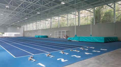 Pista deportiva de atletismo cubierta de Etxabakoitz Pista deportiva de atletismo cubierta de Etxabakoitz