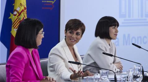 La ministra de Sanidad, Carolina Darias; la ministra portavoz, Isabel Rodríguez; y la ministra de Ciencia e Innovación, Diana Morant La ministra de Sanidad, Carolina Darias; la ministra portavoz, Isabel Rodríguez; y la ministra de Ciencia e Innovación, Diana Morant