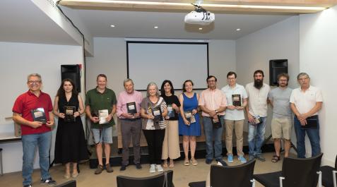 TRASLAPUENTE A: BLANCA ALDANONDO
F: 14/06/2022
P: DE IZDA. A DCHA.; PEPE ALFARO CALVO, MAPI JIMENEZ SERRANO, JESUS MIRAMON ALONSO, ANDRES ZARDOYA ANTON, MILAGROS RUBIO SALVATIERRA, LA CONCEJALA MERCHE AÑON MONTON, ELENA SANCHEZ BRUN, ROBERTO SIMON ROMANO, RAFAEL RODRIGUEZ NATERA, JESUS ALFARO BAZTAN, EDUARDO PEREZ RUIZ Y JUAN JOSE VALENCIA NAVARRO
L: TUDELA
T: PRESENTACION DEL NUMERO 65 DE LA REVISTA LITERARIA DEL GRUPO POETICO TRASLAPUENTE