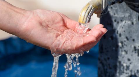 ola-calor-agua-fuentes El alimento milagro para el verano es el agua