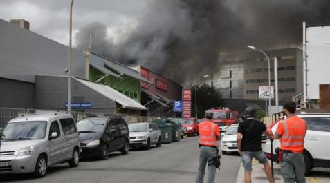 INCENDIO-BURLADA El incendio que arrasó el hiper asiático de Burlada en junio fue accidental