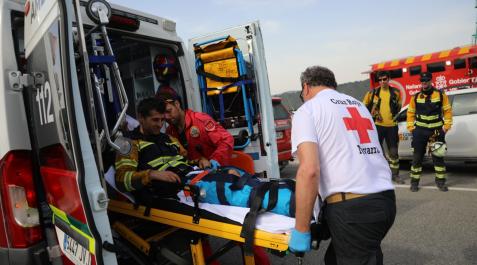 Bombero Traslado del bombero herido en el incendio de Leyre