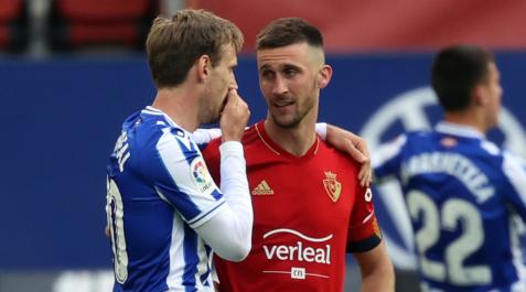 Nacho Monreal, charlando con Oier Sanjurjo en El Sadar Nacho Monreal, charlando con Oier Sanjurjo en El Sadar