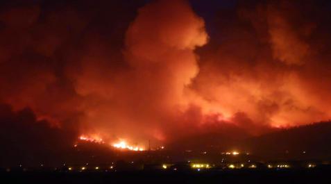 Fotos del incendio de Arguedas que ha obligado al desalojo de Valtierra, varias viviendas de Arguedas y Sendaviva.